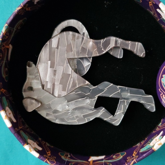 Erstwilder Symphony of Speed Greyhound Brooch. New in box.  Italian greyhound. - Picture 6 of 10